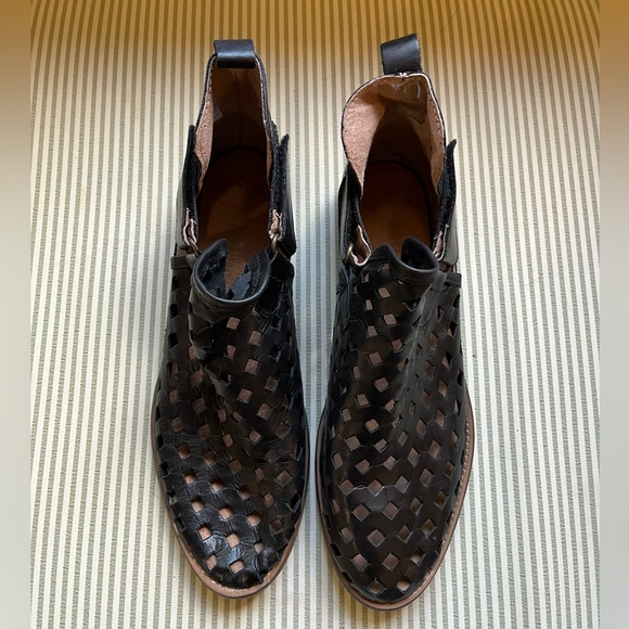 EUC. Musse & Cloud ankle bootie. - Picture 5 of 10